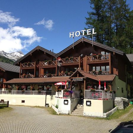 Hotel Alpenhof Обервалд Екстериор снимка